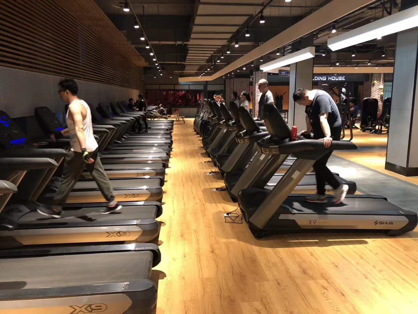 壹号娱乐智能健身器材